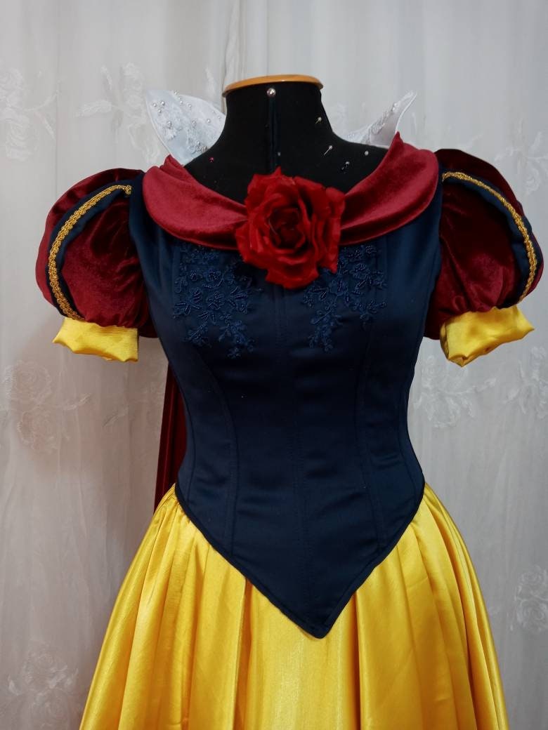 Deluxe Snow White Costume main image 1
