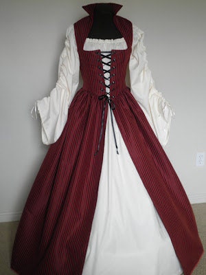 Renaissance Irish Leine Chemise Dress