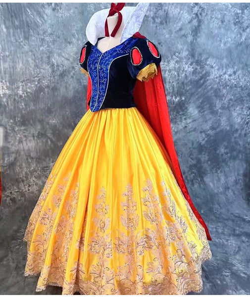 snow white cosplay costume (outfit weight over 3kg)