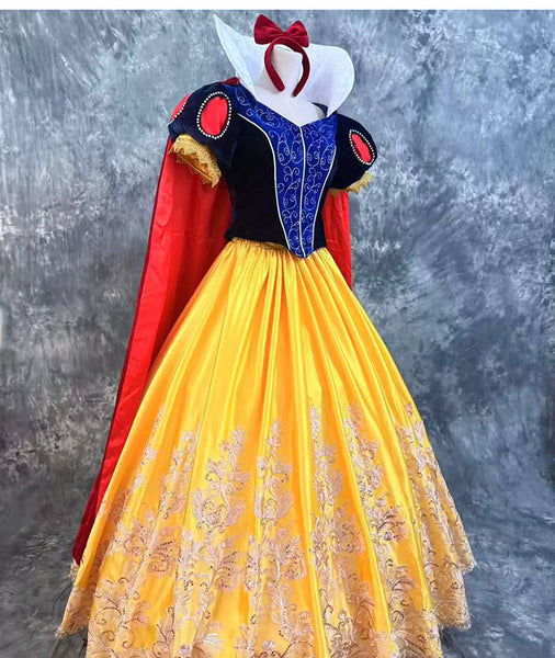 snow white cosplay costume (outfit weight over 3kg)