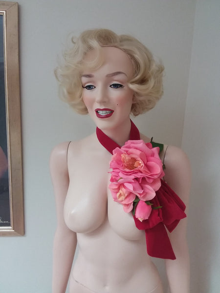 Ready now Lana Turner choker