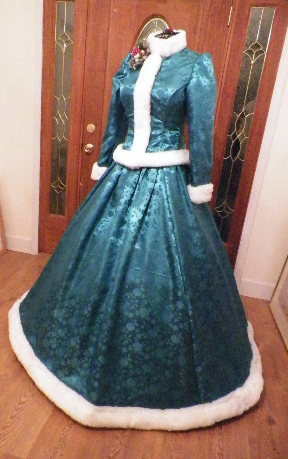 christmas caroler dress Festive Bright Christmas Caroler Attire, Christmas Production Quality Caroler Costumes, Theatrical & Film Christmas Caroler Costumes