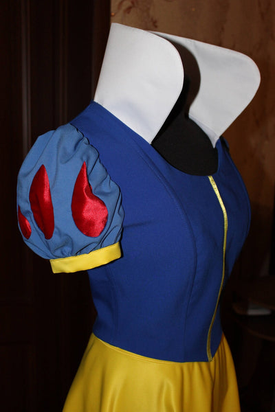 Snow White Cosplay Costume Halloween women Princess Costume